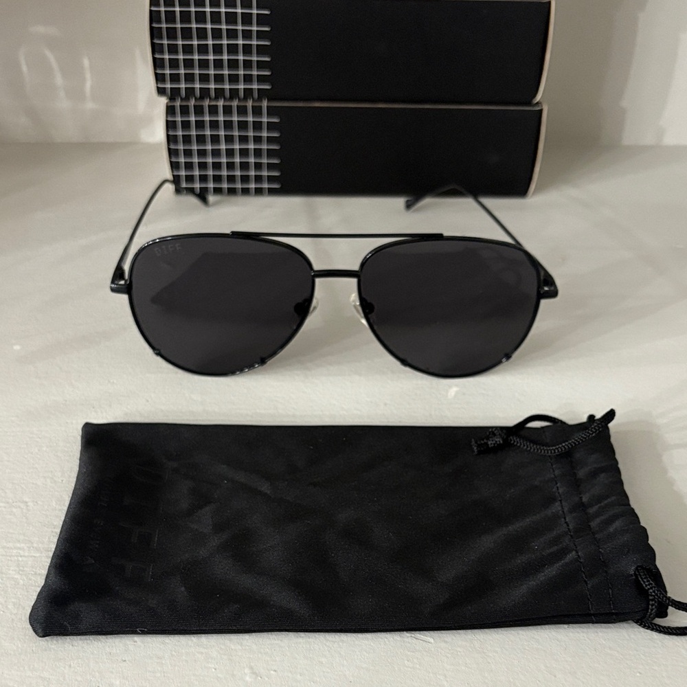 Diff Scarlett Black Aviator Sunglasses